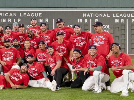 吉田正尚　３安打で勝利に貢献　プレーオフ進出決定、シャンパンファイトで歓喜