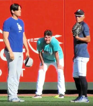 イチロー氏からにじんだ配慮　大谷翔平のあいさつを受ける中でケージ方向に何度も視線　後輩のために細心の注意