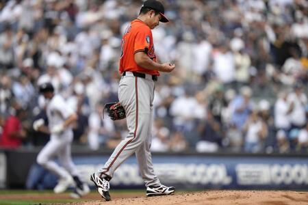 　２回、マクマーンにソロ本塁打を浴びた菅野（ＡＰ＝共同）