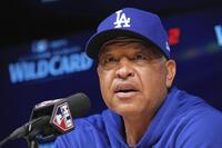 　記者会見するロバーツ監督（ＡＰ＝共同）