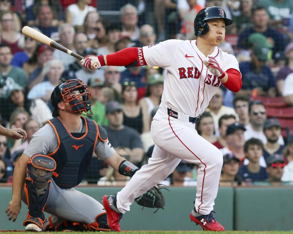 　１回、４号ソロを放つ吉田（ＡＰ＝共同）