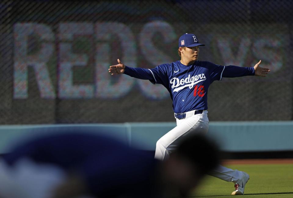 　調整する山本（共同）