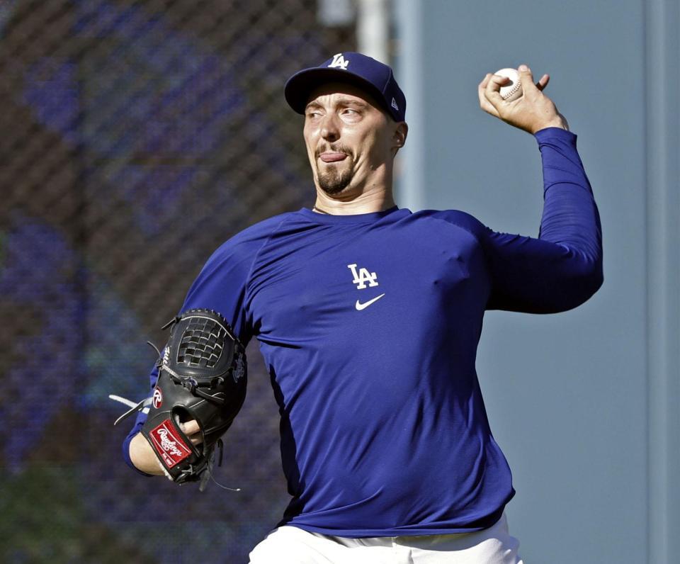 　キャッチボールするスネル（共同）