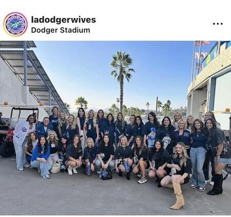 ドジャーワイブスのインスタグラム（＠ｌａｄｏｄｇｅｒｗｉｖｅｓ）から