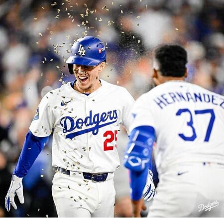 【写真】ほっぺぷくぷくエドマン長男が激カワ！「ダダのゲーム」→家族の前でパパが価値ある一撃