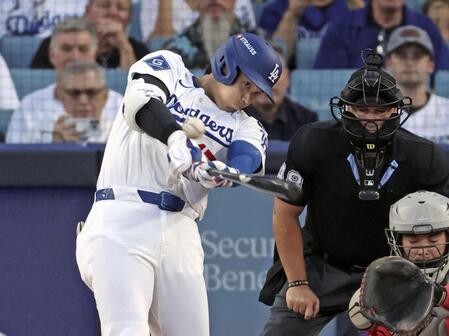 　レッズ戦の１回、先頭打者本塁打を放つ大谷（共同）