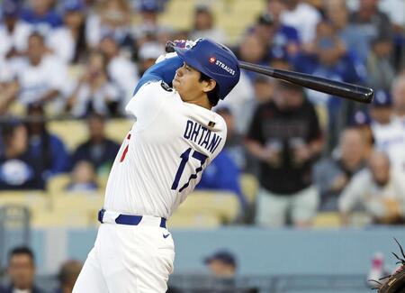 　レッズ戦の１回、先頭打者本塁打を放つ大谷（共同）