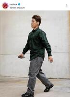 　球場入りする吉田。レッドソックスの公式インスタグラム（ｒｅｄｓｏｘ）より