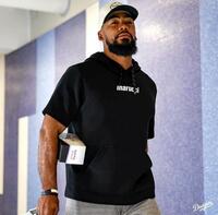 　球場入りするテオスカー・ヘルナンデス（ロサンゼルス・ドジャース提供）