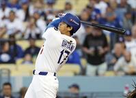 　レッズ戦の１回、先頭打者本塁打を放つ大谷（共同）