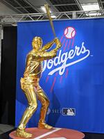 　お披露目された、大谷の黄金像