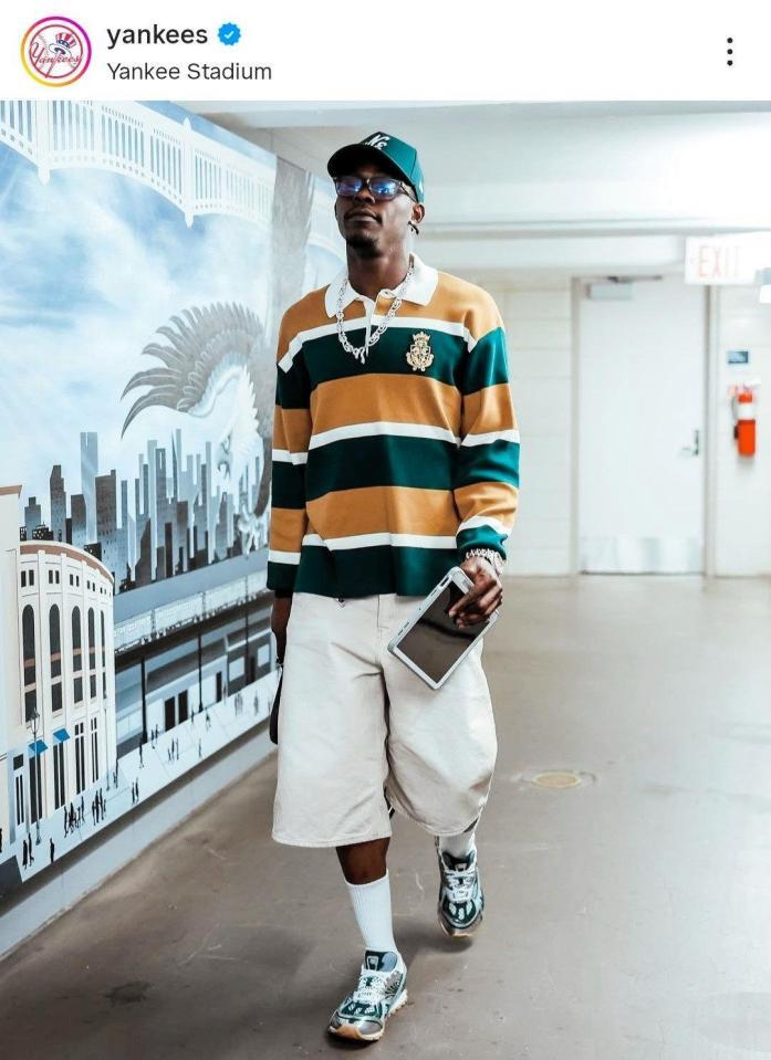 　球場入りするチザム。ヤンキースの公式インスタグラム（ｙａｎｋｅｅｓ）より