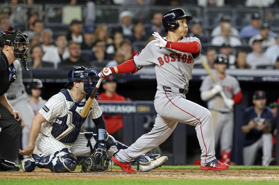 　ワイルドカードシリーズ第１戦のヤンキース戦で、７回に代打で逆転の２点打を放つ吉田（ゲッティ＝共同）