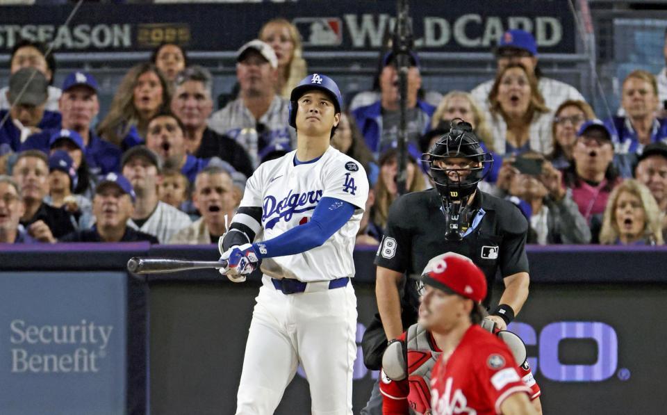 　レッズ戦の６回、この試合２本塁打目となる２ランを放つ大谷（共同）