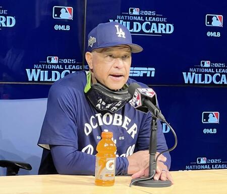 　試合後、会見で大谷の地区Ｓ第１戦先発を明言したロバーツ監督（撮影・小林信行）