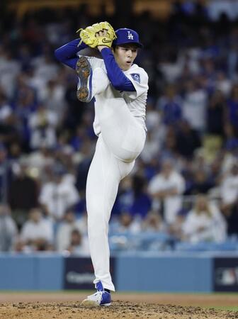 　レッズ戦の９回、登板した佐々木（共同）