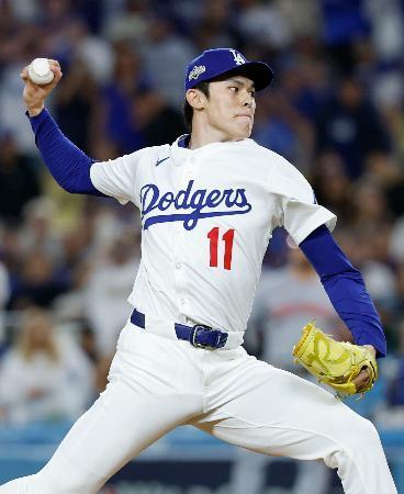 　レッズ戦の９回、登板したドジャース・佐々木＝ロサンゼルス（共同）