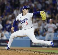 　レッズ戦の９回、登板した佐々木（共同）