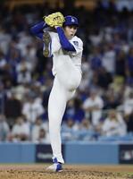 　レッズ戦の９回、登板した佐々木（共同）