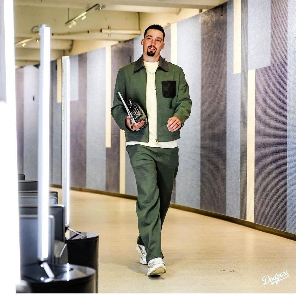 　球場入りするスネル（ロサンゼルス・ドジャース提供）