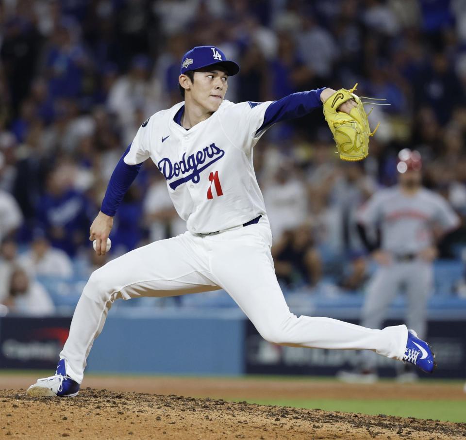 　レッズ戦の９回、登板した佐々木（共同）