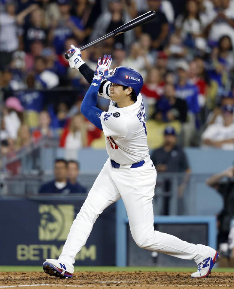 　レッズ戦の６回、右前適時打を放つ大谷（共同）