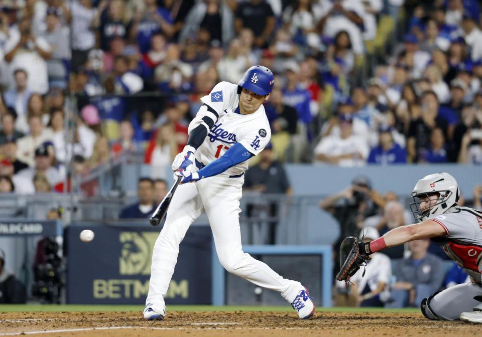 　レッズ戦の６回、右前適時打を放つ大谷（共同）