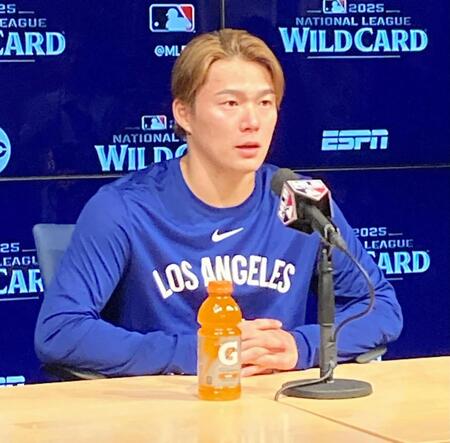 　試合後、報道陣の質問に答える山本（撮影・小林信行）