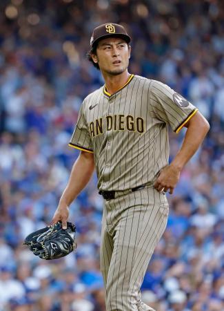 　カブス戦の２回途中、降板するパドレスのダルビッシュ＝シカゴ（共同）