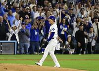 　満塁のピンチを無失点に抑えた山本（写真提供・Ｉｍａｇｎ／ロイター／アフロ）