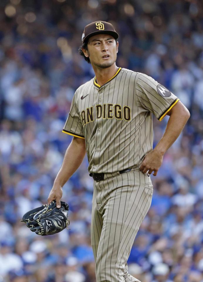 　カブス戦の２回途中、降板するパドレスのダルビッシュ（共同）