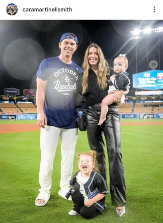 　カラさんのインスタグラム（ｃａｒａｍａｒｔｉｎｅｌｌｓｍｉｔｈ）より