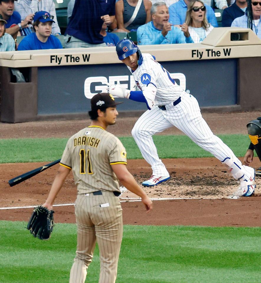 　２回、ダルビッシュから二塁打を放つ鈴木（共同）