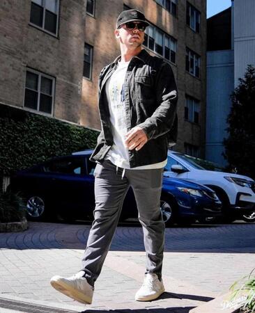 【写真】大谷翔平女房役の私服姿がめちゃオシャレ　モデルみたいな着こなしのお手本