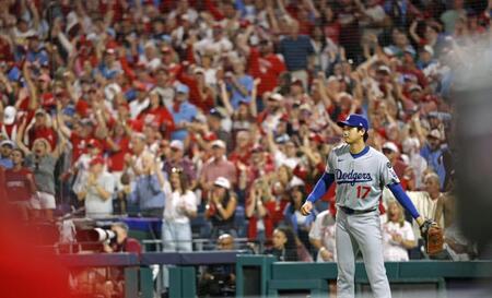 　２回、リアルミュートに先制の２点三塁打を許した大谷（共同）