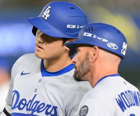 　ドジャース・大谷翔平（左）