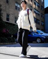 　球場入りするキム・ヘソン（ロサンゼルス・ドジャース提供）