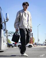 　球場入りする佐々木（ロサンゼルス・ドジャース提供）