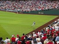 　試合前、キャッチボールする大谷（共同）