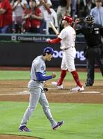 　５回、シュワバーを空振り三振に仕留め雄たけびを上げる大谷（共同）