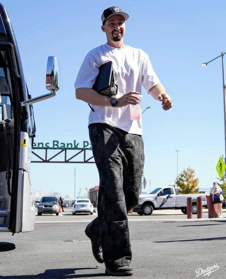 　球場入りするスネル（ロサンゼルス・ドジャース提供）