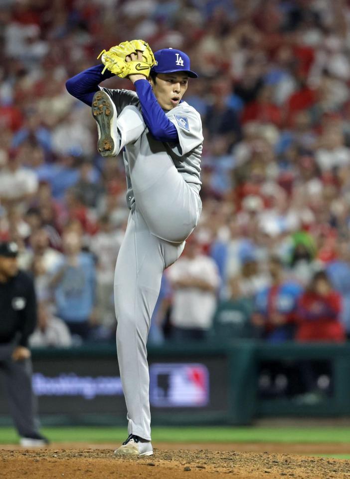 　９回に登板した佐々木。１回を無失点で初セーブを挙げた（共同）