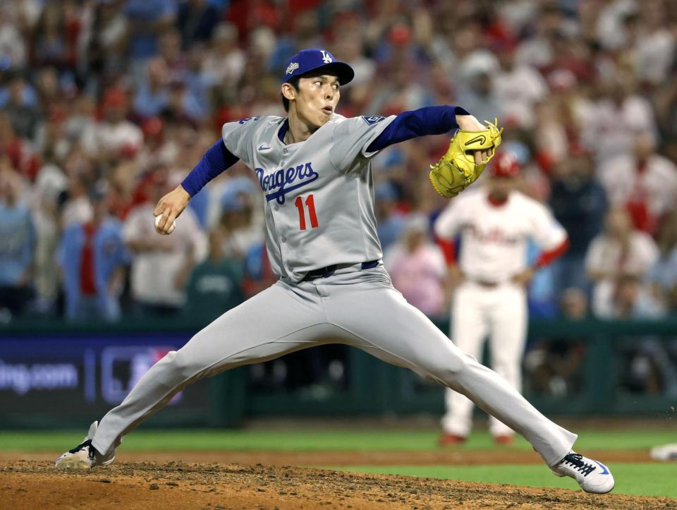 　９回に登板した佐々木（共同）