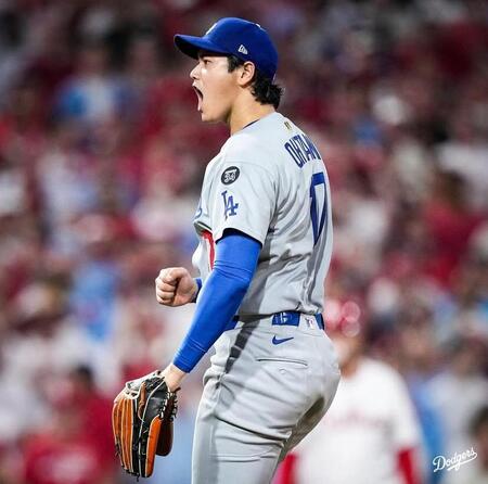 　ピンチを切り抜け雄たけびを上げる大谷（ロサンゼルス・ドジャース提供）