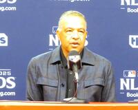 　試合後に会見するロバーツ監督（撮影・小林信行）