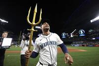 　タイガースに勝利し喜ぶマリナーズのロドリゲス（ゲッティ＝共同）