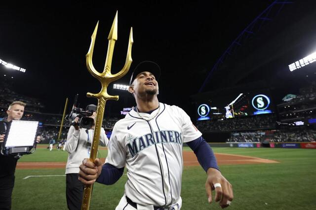 24年ぶりPS本拠地星にファン涙 マリナーズ1勝1敗に ロドリゲスの