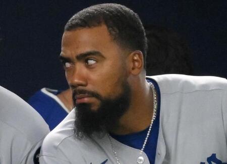 「大谷さんならセーフだと思う」「走れ、テオスカー」　ドジャース・テオスカーの怠慢走塁に投稿相次ぐ