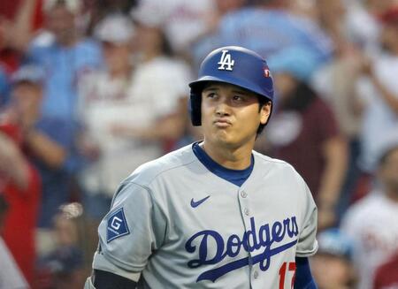 　フィリーズ戦の１回、見逃し三振に倒れた大谷（共同）