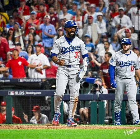 　７回、先制の生還でほえるテオスカー・ヘルナンデス（ロサンゼルス・ドジャース提供）